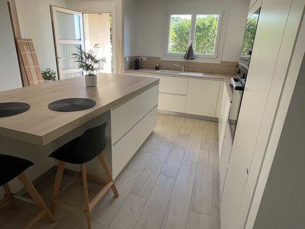 Cuisine blanche et bois - Rénovation complète — Photo 2