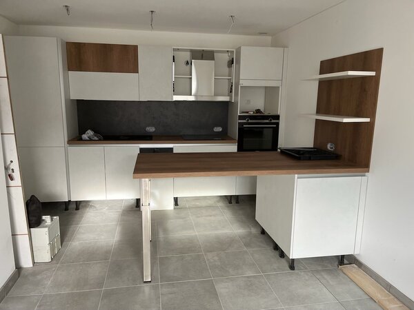 Cuisine blanc et bois pour investissement locatif — Photo 3