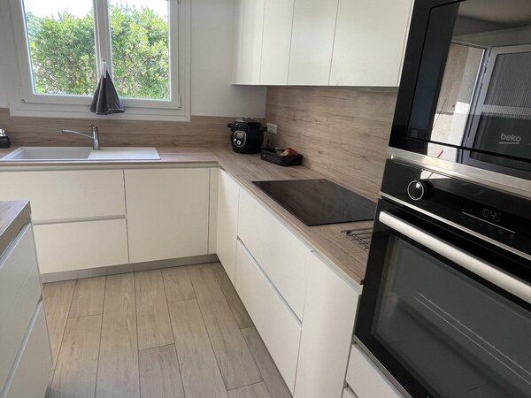 Cuisine blanche et bois - Rénovation complète — Photo 3