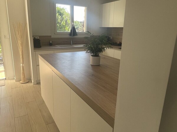 Cuisine blanche et bois - Rénovation complète — Photo 6