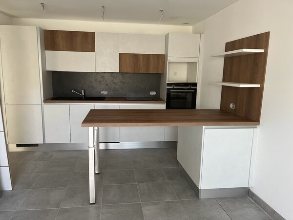 Cuisine blanc et bois pour investissement locatif — Photo 2